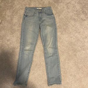 Levi’s mid rise jeans size 26